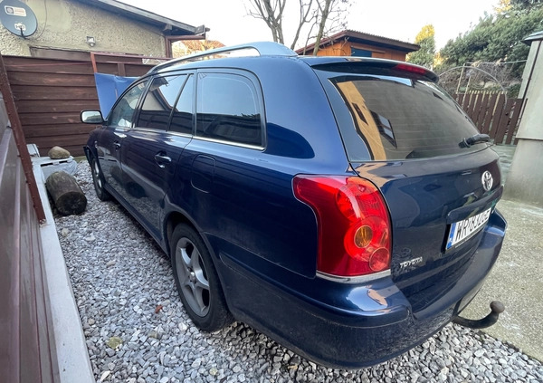 Toyota Avensis cena 4500 przebieg: 270000, rok produkcji 2003 z Radom małe 56